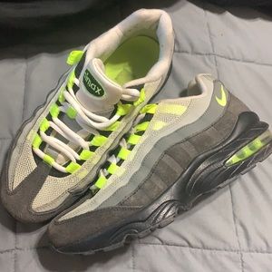 Nike airmax sneakers make an offer